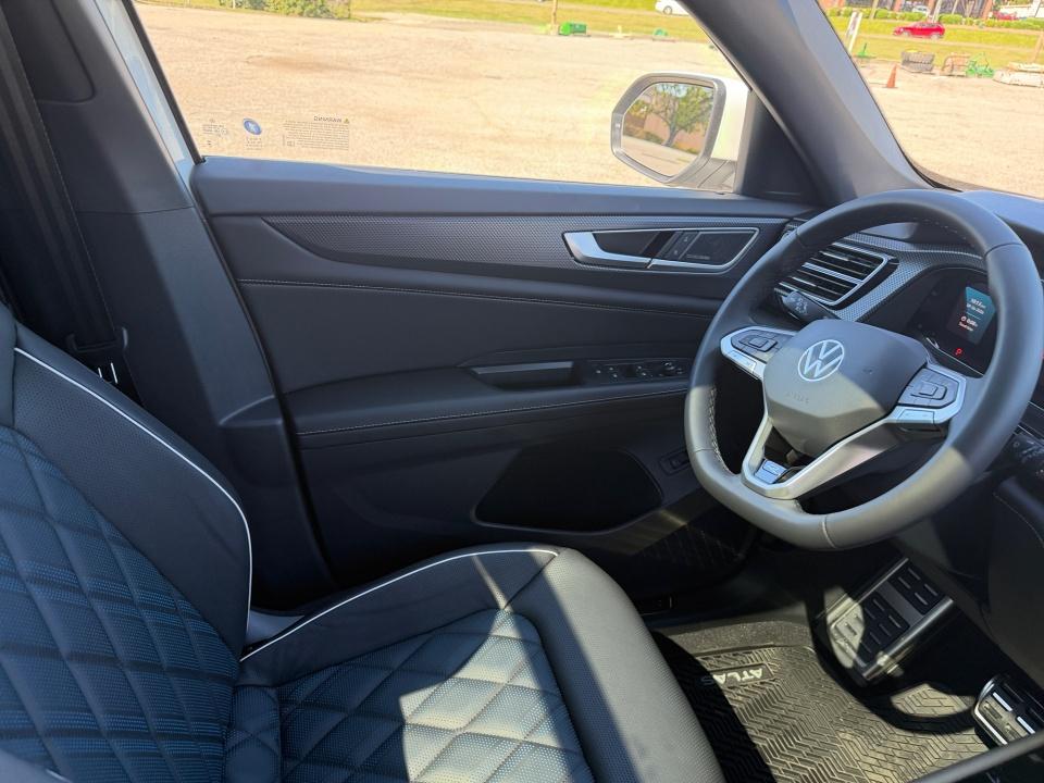 2026 Volkswagen Atlas Cross Sport 2.0T SEL Premium R-Line
