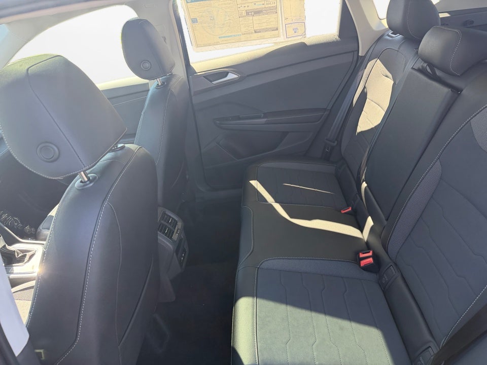 2027 Volkswagen Taos SE Black
