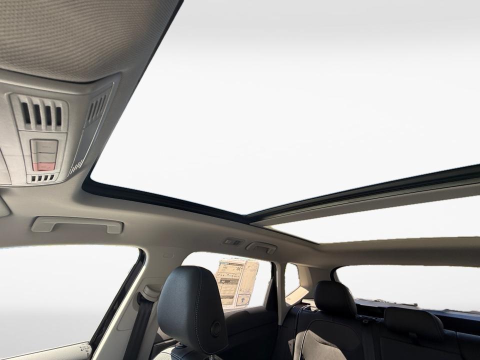 2027 Volkswagen Taos SE Black