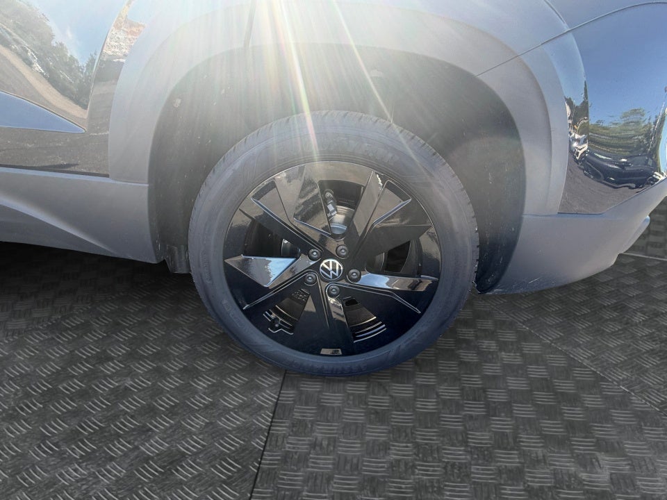 2027 Volkswagen Taos SE Black