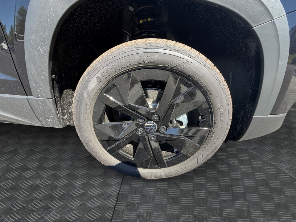 2027 Volkswagen Taos SE Black