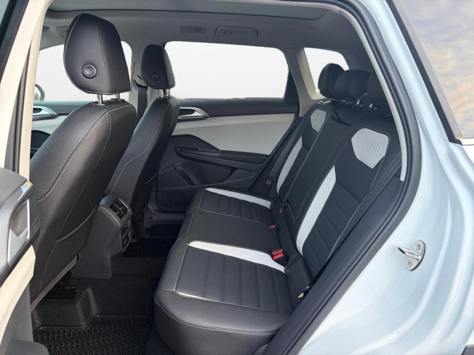 2026 Volkswagen Taos SEL
