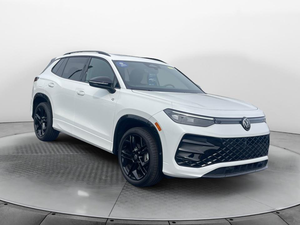 2025 Volkswagen Tiguan SE R-Line Black