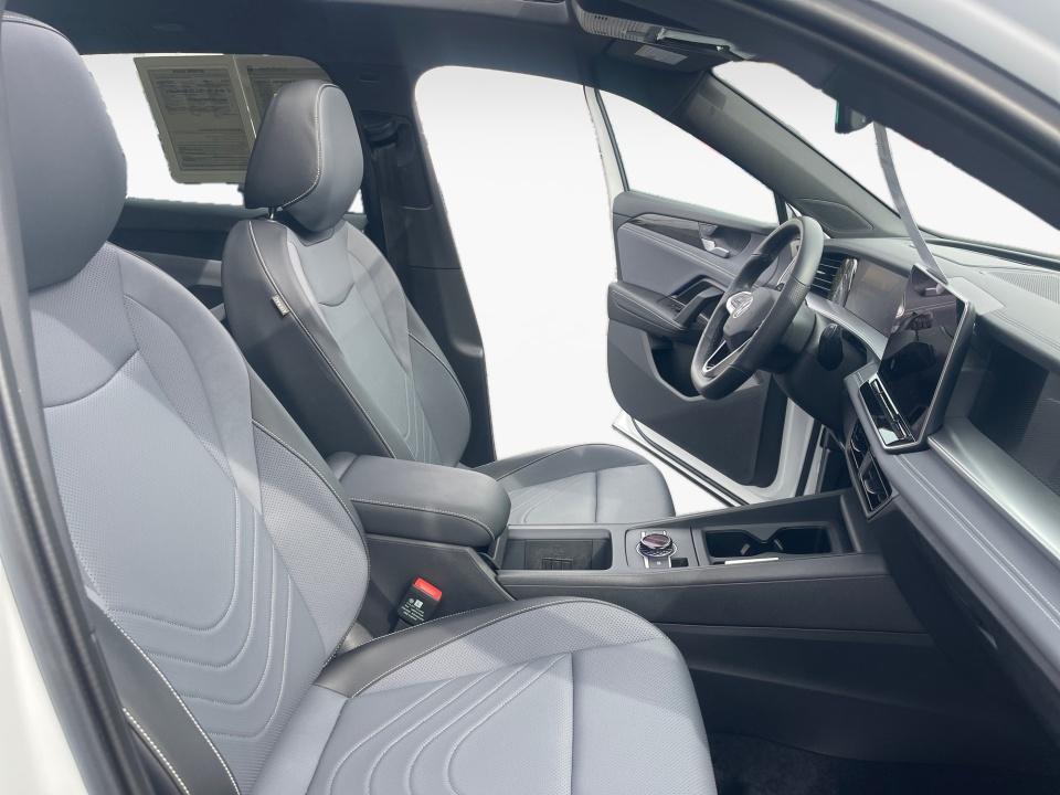 2025 Volkswagen Tiguan SE R-Line Black