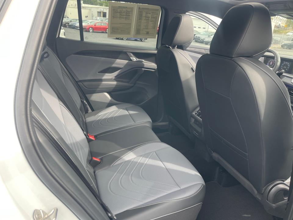 2025 Volkswagen Tiguan SE R-Line Black