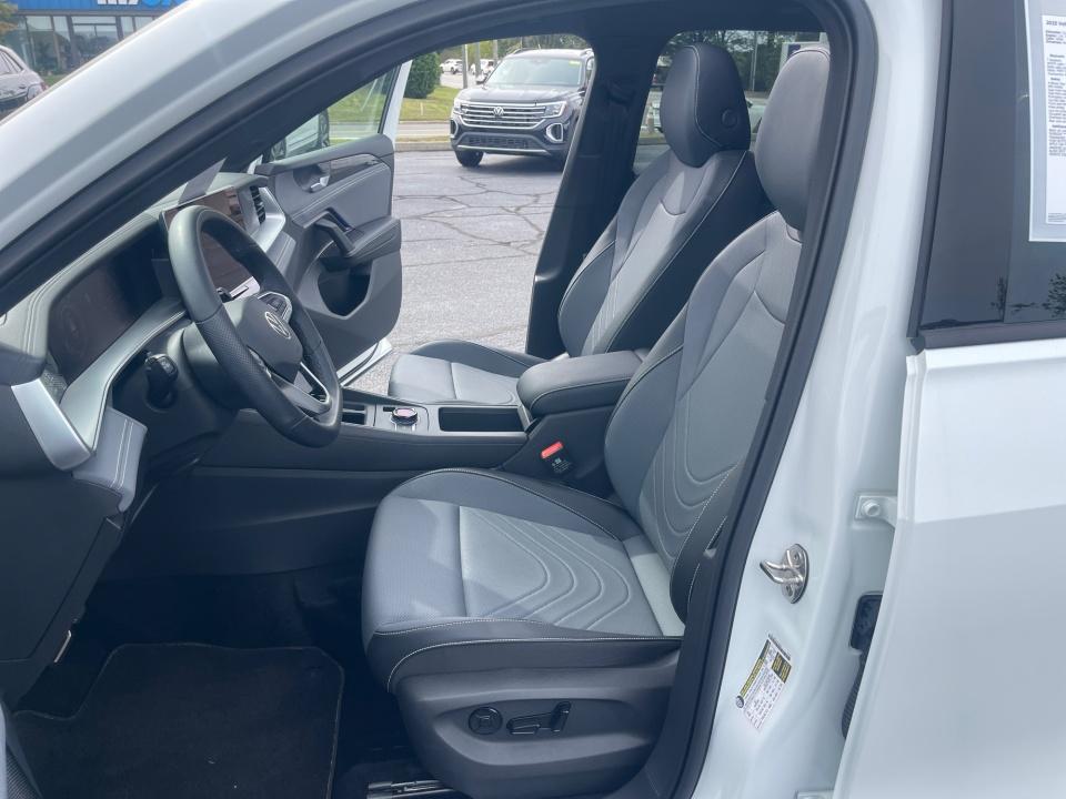 2025 Volkswagen Tiguan SE R-Line Black