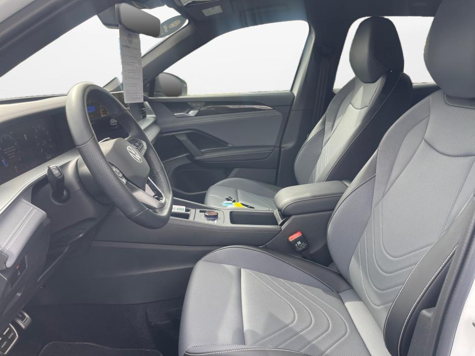 2025 Volkswagen Tiguan SE R-Line Black