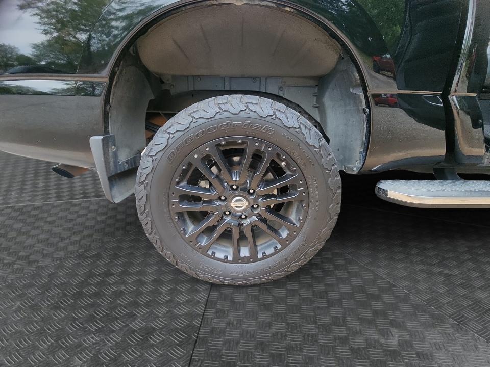 2020 Nissan TITAN SL