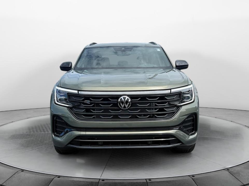 2026 Volkswagen Atlas Cross Sport 2.0T SEL R-Line Black