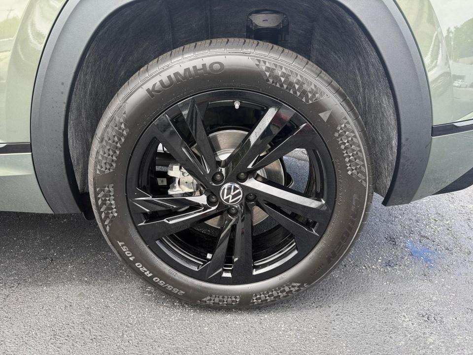 2026 Volkswagen Atlas Cross Sport 2.0T SEL R-Line Black