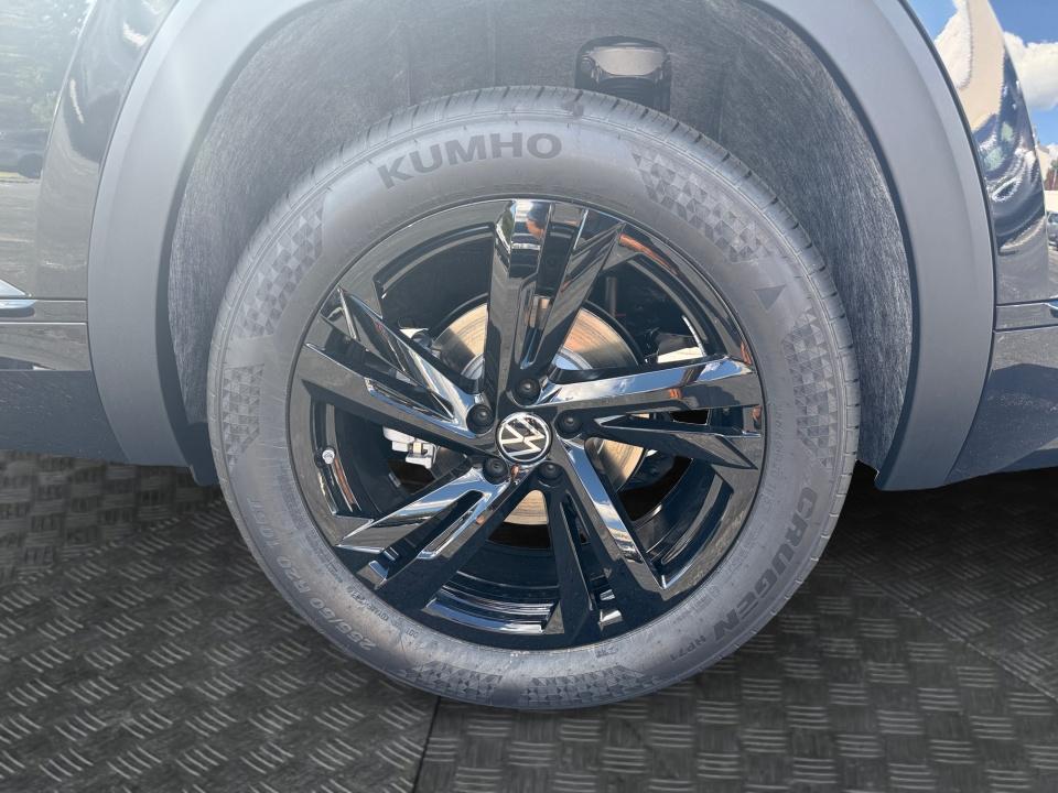 2026 Volkswagen Atlas Cross Sport 2.0T SEL R-Line Black