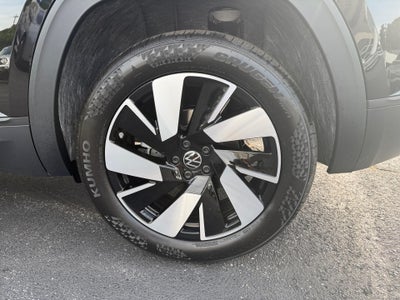 2026 Volkswagen Atlas Cross Sport SE with Technology