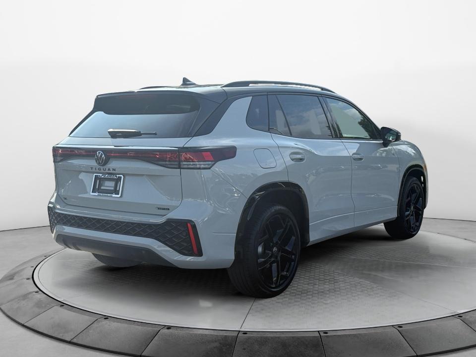 2026 Volkswagen Tiguan SE R-Line Black