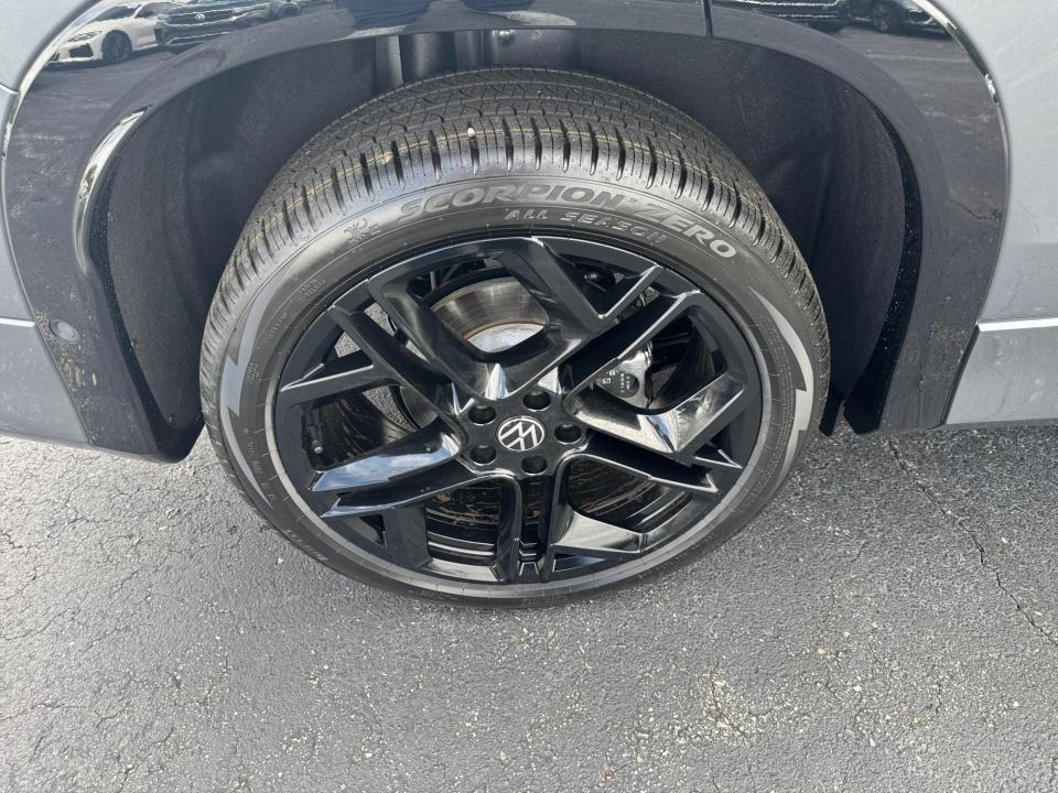 2026 Volkswagen Tiguan SE R-Line Black
