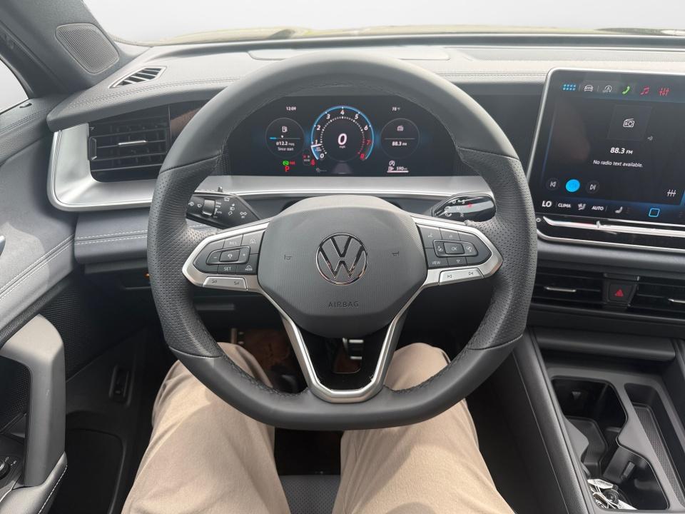 2026 Volkswagen Tiguan SE R-Line Black