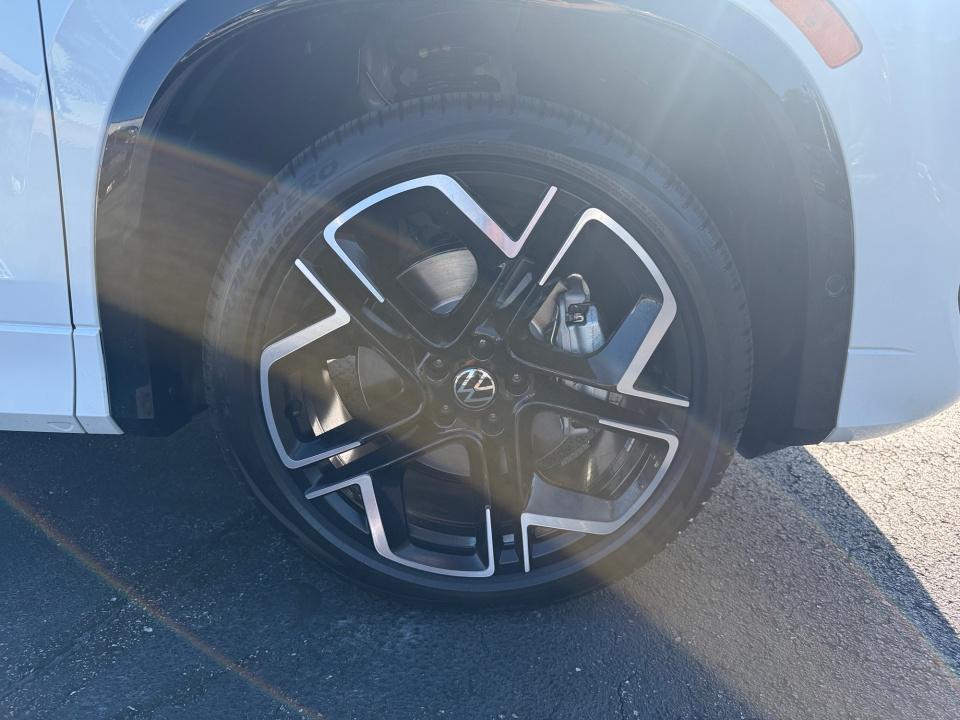 2026 Volkswagen Tiguan SEL R-Line Turbo