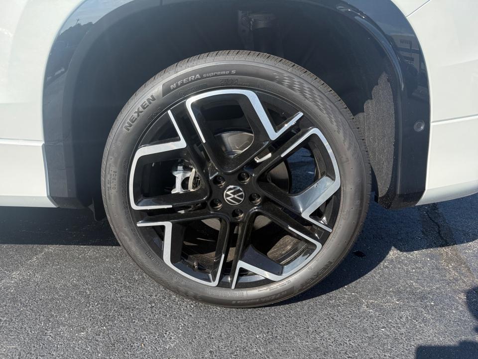 2026 Volkswagen Tiguan SEL R-Line Turbo