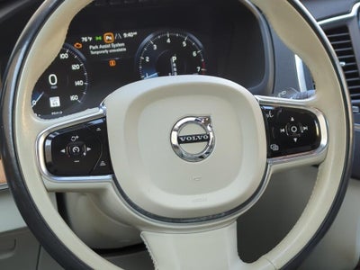 2021 Volvo XC90 Momentum