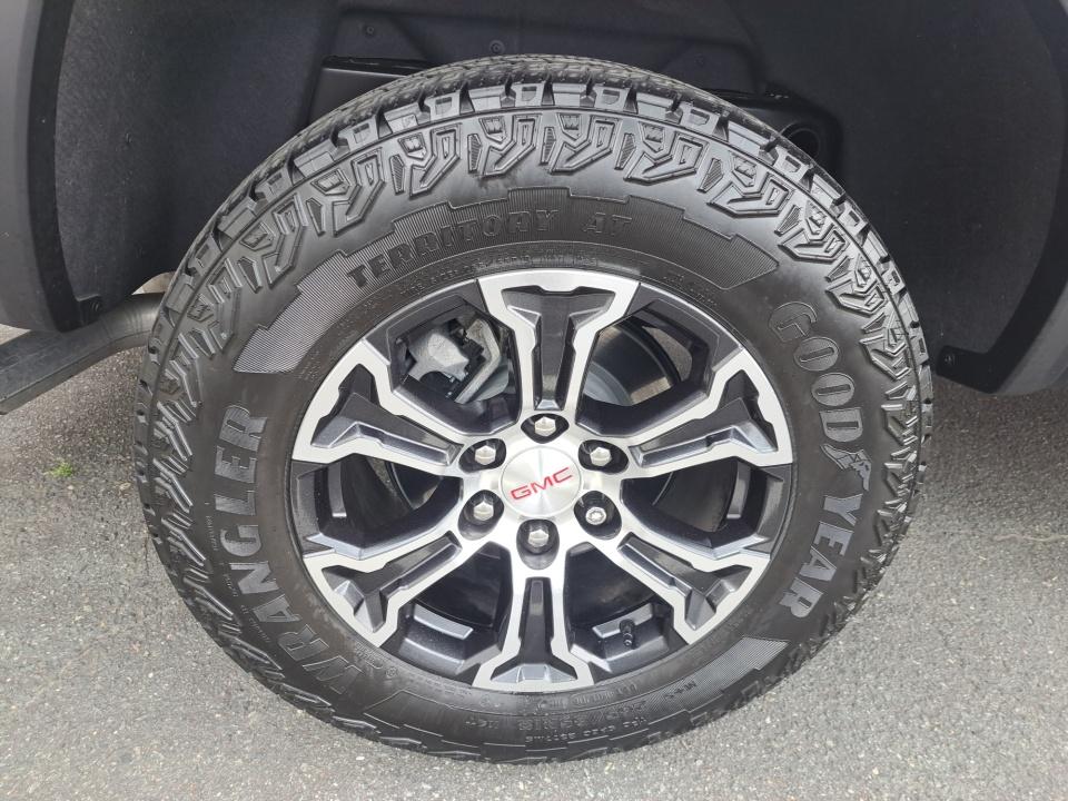 2024 GMC Canyon 4WD AT4