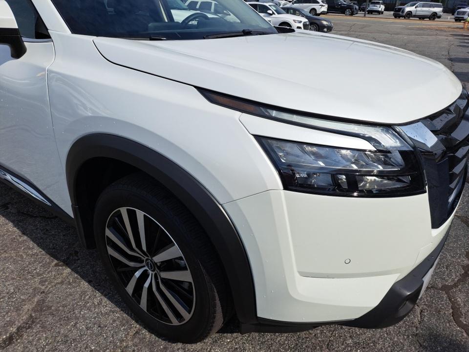 2025 Nissan Pathfinder Platinum