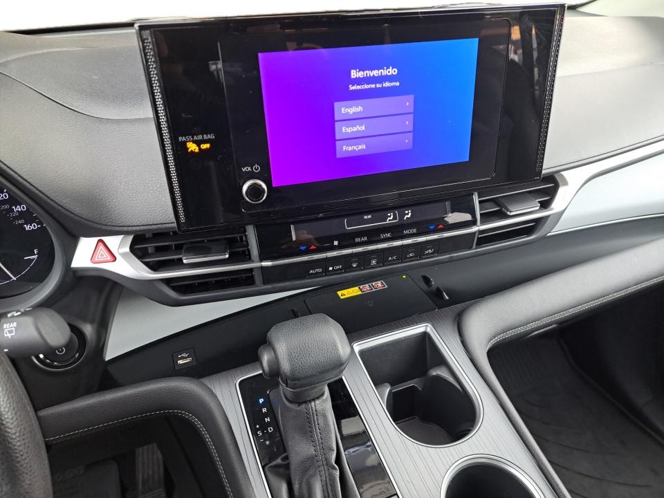 2025 Toyota Sienna LE