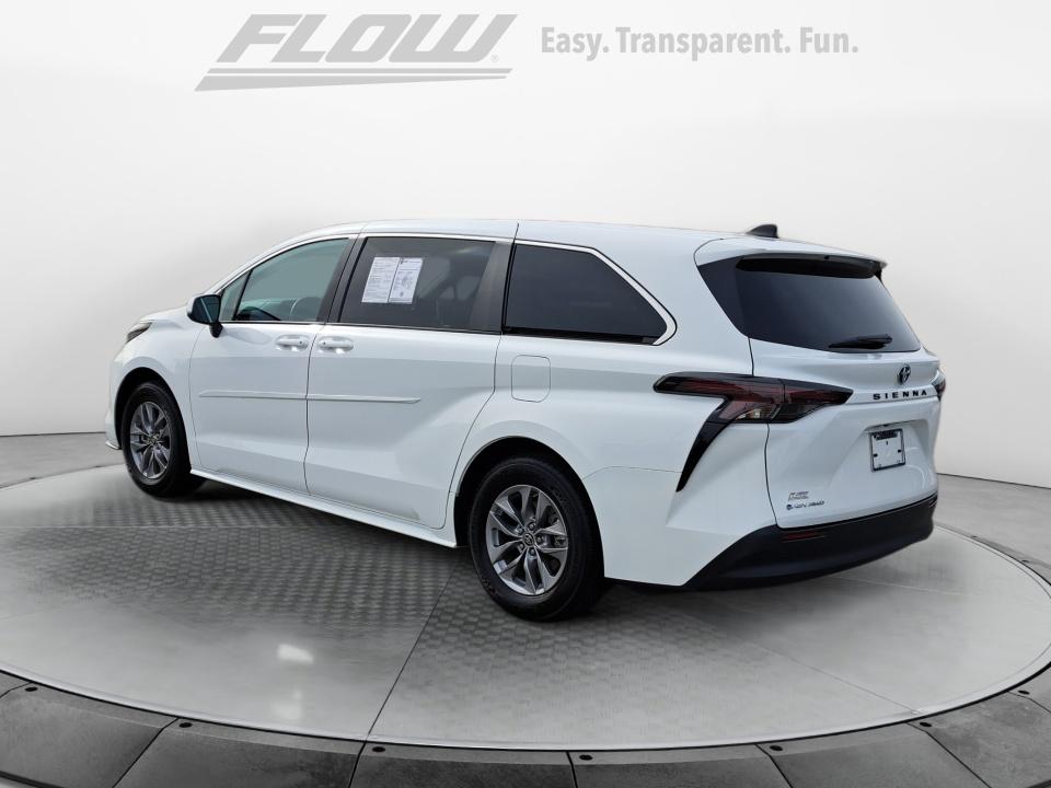 2025 Toyota Sienna LE