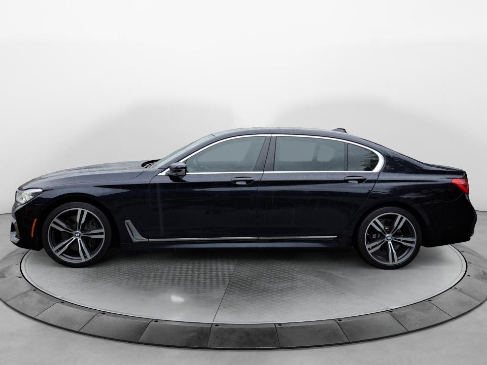 2016 BMW 750i 750i