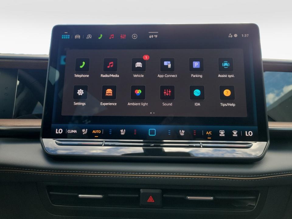 2027 Volkswagen Atlas SE w/Technology