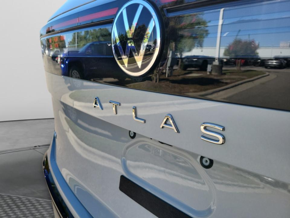 2027 Volkswagen Atlas SE w/Technology
