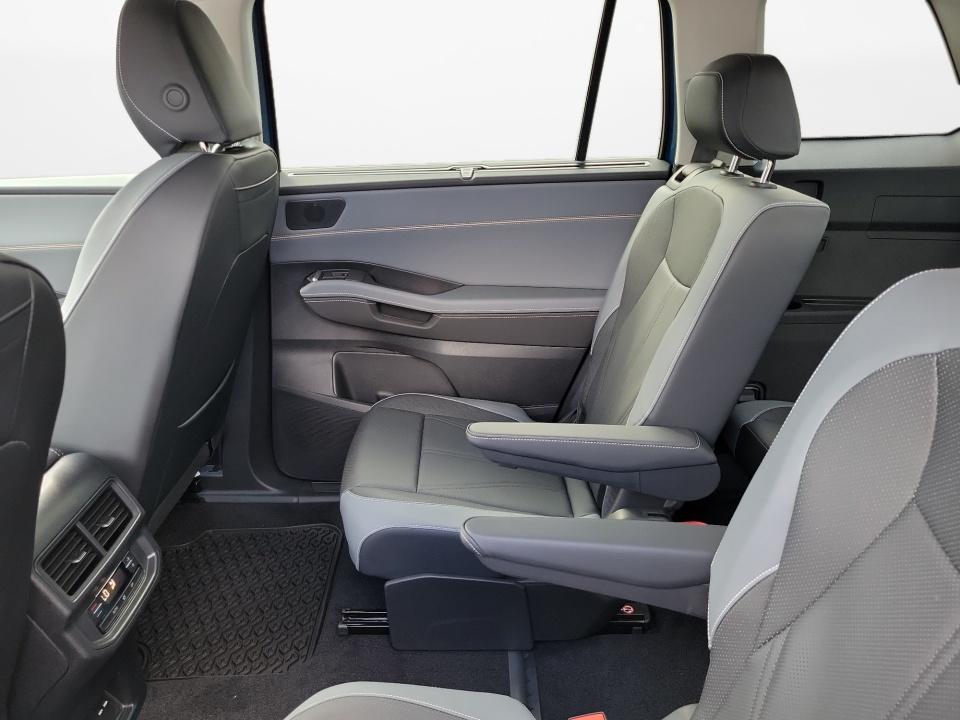 2027 Volkswagen Atlas SE w/Technology