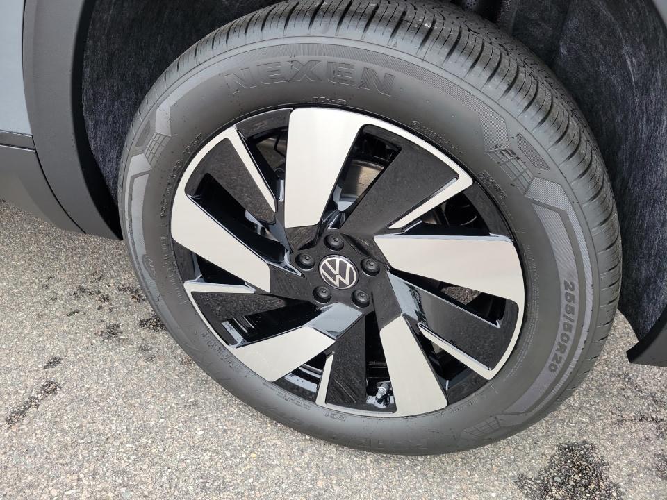 2026 Volkswagen Atlas Cross Sport 2.0T SE w/Technology