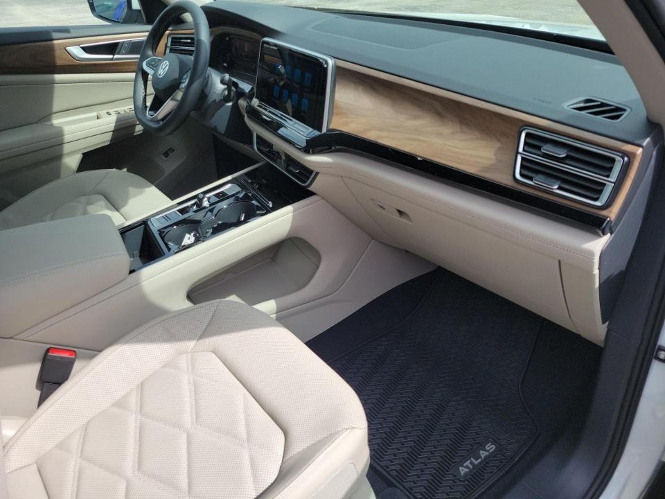 2026 Volkswagen Atlas SE with Technology