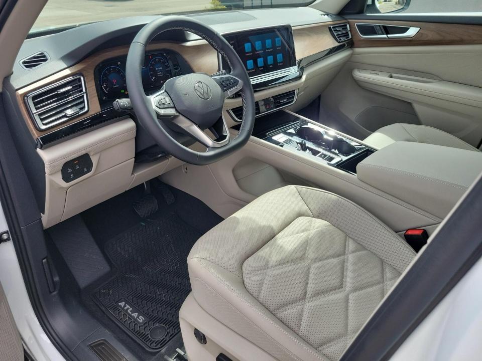 2026 Volkswagen Atlas SE with Technology