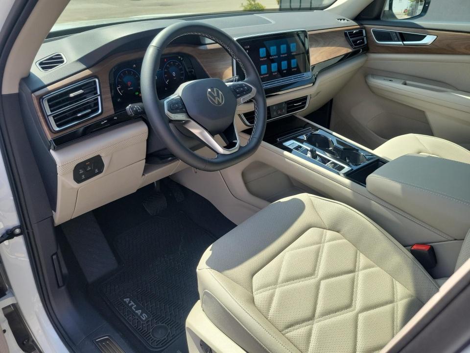2026 Volkswagen Atlas SE with Technology