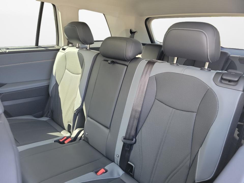2027 Volkswagen Atlas SE w/Technology