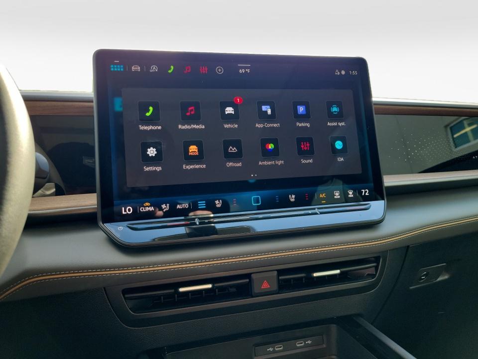 2027 Volkswagen Atlas SE w/Technology