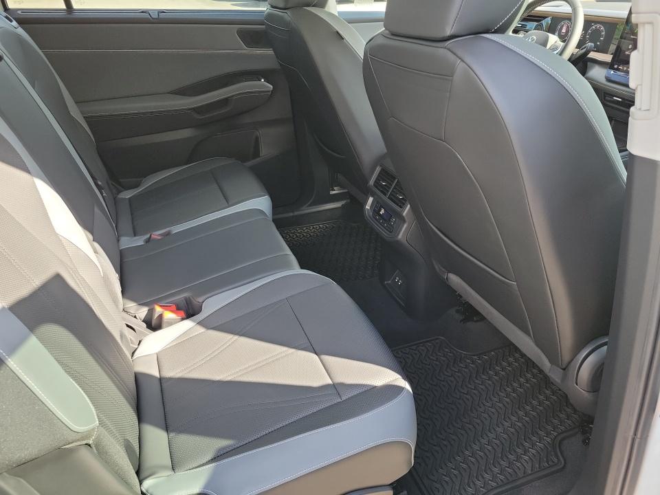 2027 Volkswagen Atlas SE w/Technology