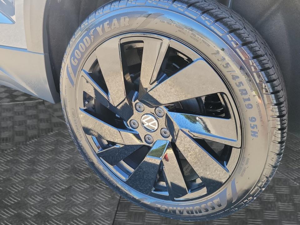 2024 Volkswagen Taos SEL