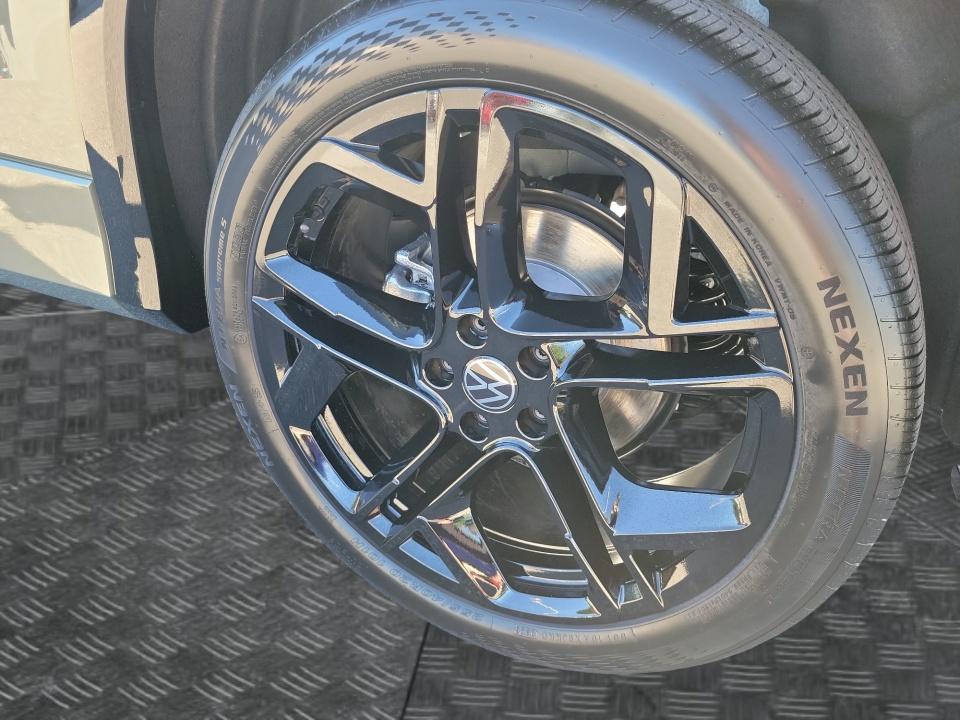2027 Volkswagen Tiguan SE R-Line Black