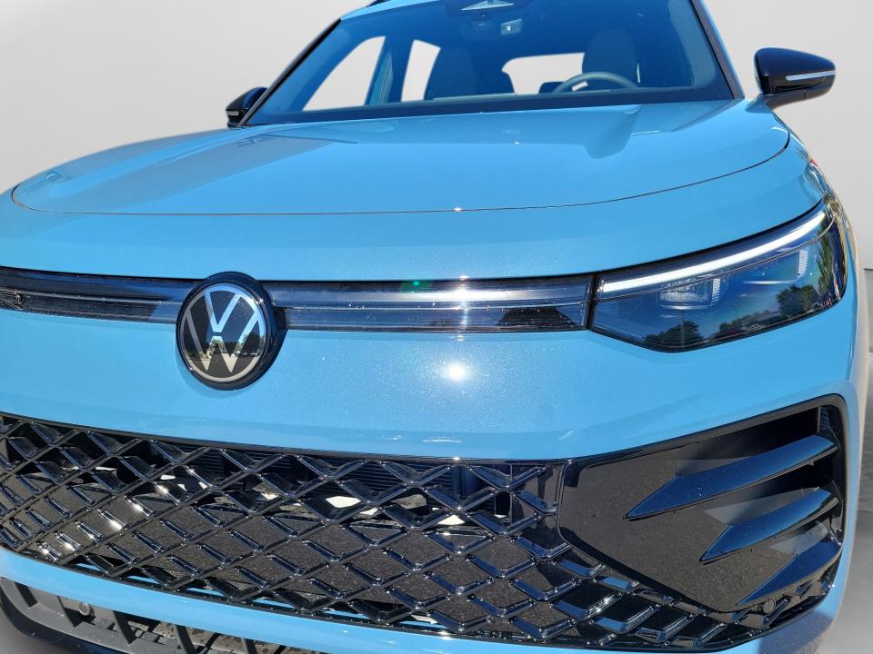 2027 Volkswagen Tiguan SE R-Line Black