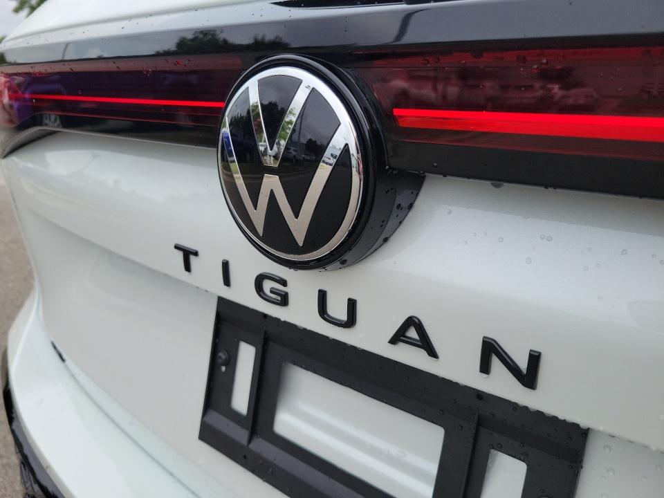 2026 Volkswagen Tiguan SE R-Line Black