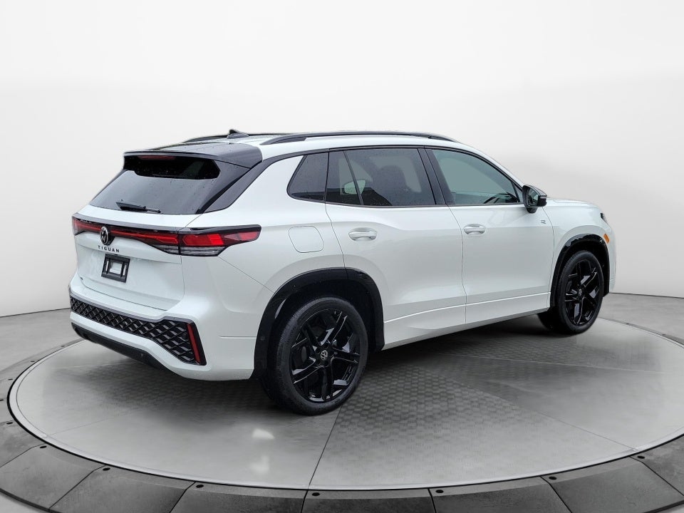 2026 Volkswagen Tiguan SE R-Line Black