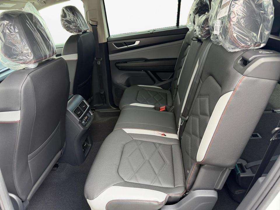 2026 Volkswagen Atlas Peak Edition