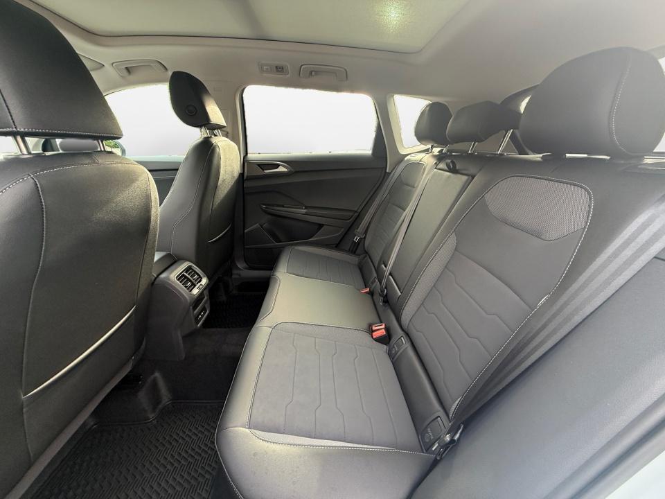 2027 Volkswagen Taos SE Black