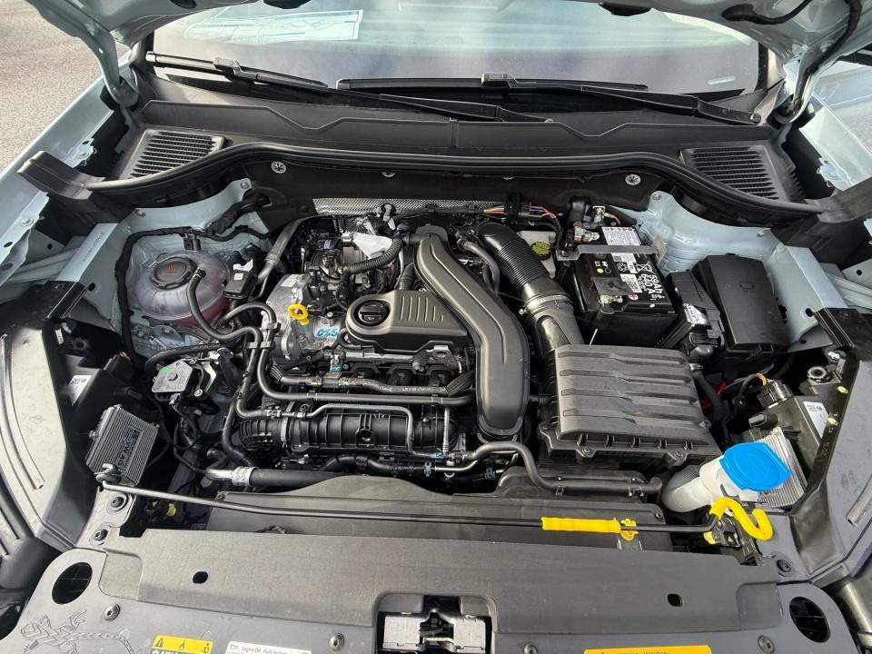 2027 Volkswagen Taos SE Black