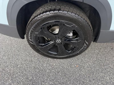 2027 Volkswagen Taos SE Black