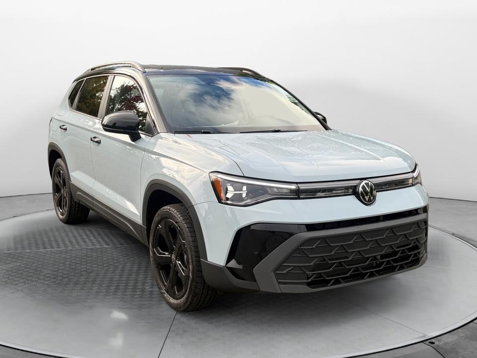 2027 Volkswagen Taos SE Black