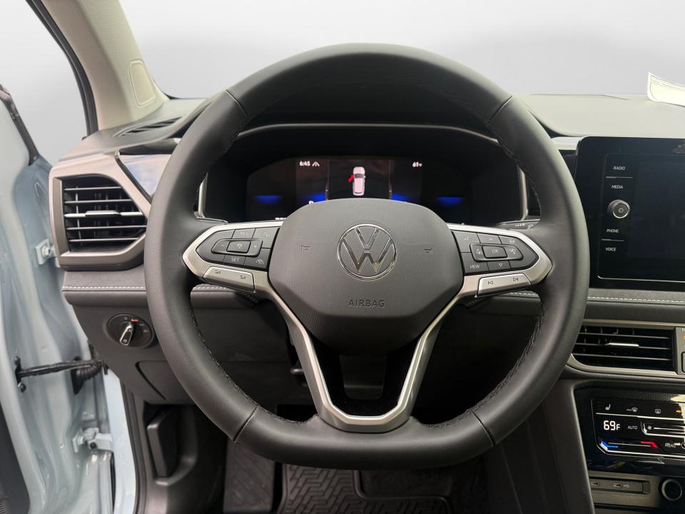 2027 Volkswagen Taos SE Black