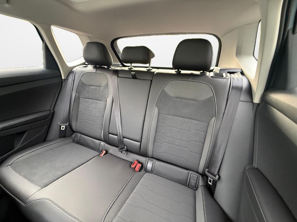 2027 Volkswagen Taos SE Black