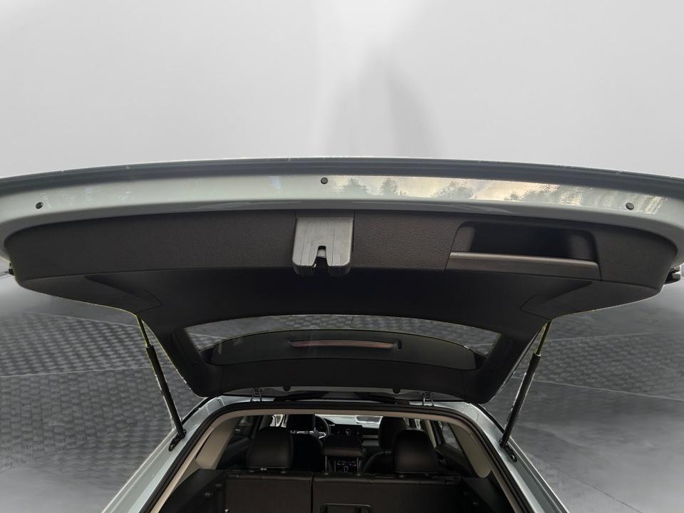2027 Volkswagen Taos SE Black